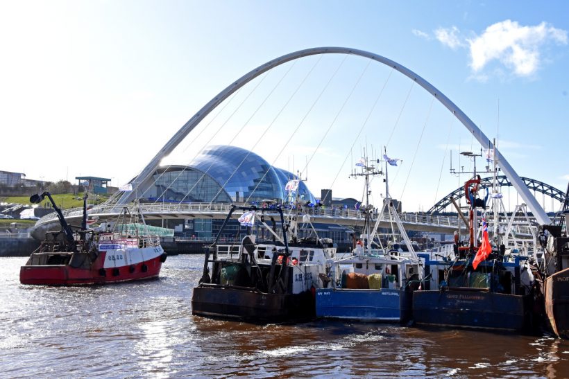 Fishing vessels join Tyneside Brexit protest