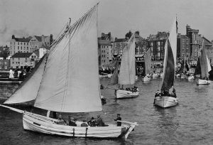 Bridlington sailing cobles, leaving harbour to take visitors for a sail in the bay. (Photos: Paul L Arro and postcard collection of Paul L Arro)