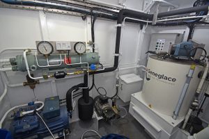 Fishroom refrigeration plant, and a 2.5t Geneglace ice machine, are housed in a walk-in room inboard of the catch reception hopper.
