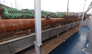 Side reception hoppers and conveyors move the contents of the scallop dredges forward…