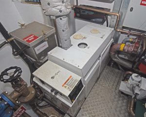 A Cummins 22.5 MDKDT 28.1kVA genset is housed in a soundproof cabinet.